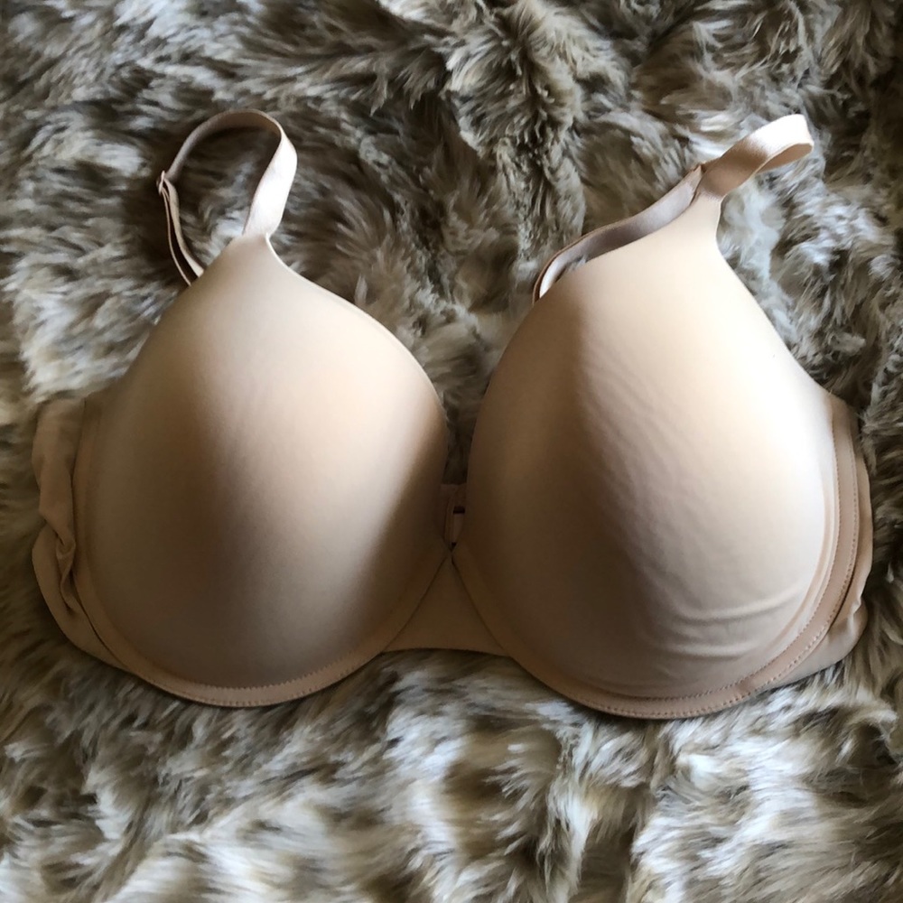 Nude VS Bra